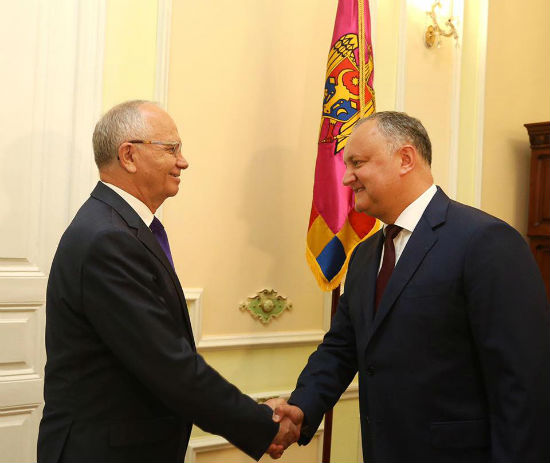 Игорь Додон и посол РФ в Молдове Фарит Мухаметшин обсудили визит вице-премьера России Дмитрия Рогозина 20108280_2006363956056266_5227886362301703362_n.jpg