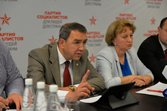 Головатюк: По сравнению с первым кварталом 2016 года, внешний долг страны увеличился почти на 200 млн. долларов CB2D182BC2532C145600D1637641A426849926B940732D3DF1pimgpsh_fullsize_distr.jpg