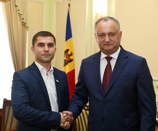 Igor_Dodon_red.jpg
