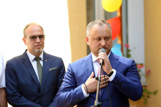 Igor_Dodon_red.jpg