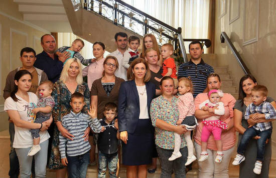 Благотворительный фонд Первой леди запускает новую национальную социальную кампанию Pervaya_ledi_red.jpg