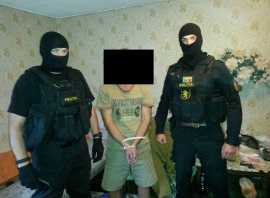 Наркотики, оружие и крупные суммы денег обнаружены при обысках в Сороках jjjff.jpg