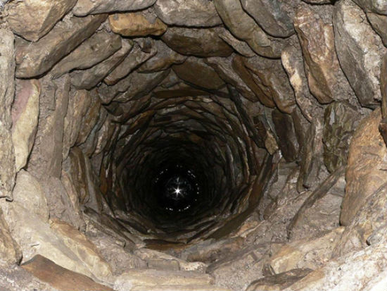 Kolodec-iz-kamnya.jpg