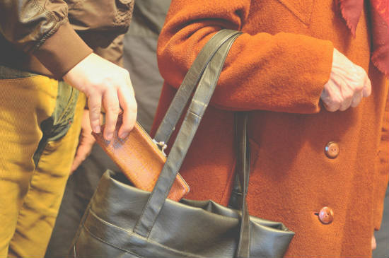 Сотрудники полиции задержали матерого карманника karm_bb.jpg