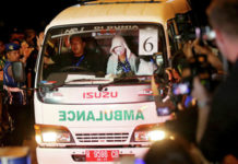 Оползни в Индонезии заблокировали на горе 800 туристов