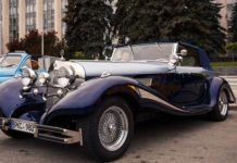 В центре столицы организована выставка ретромобилей