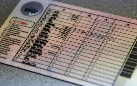 Более 700 водительских удостоверений будут аннулированы из-за коррупционной схемы