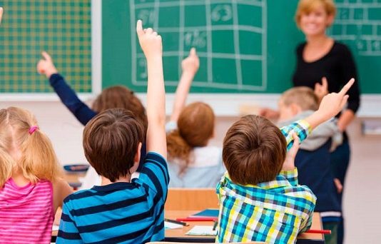 Пока учителя ждут повышения: руководители Минобразования получают до 73 тысяч леев