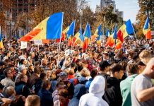 Санду назвала протестующих, которые требуют ее отставки, лентяями и ворами: Требую наказать организаторов