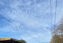 На улице Сармизеджетуза наносится последний слой асфальта