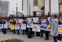 (видео) ПСРМ провела флешмоб у президентуры: Санду в отставку!