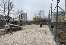 У столичного лицея «Дачия» обустраивается новая баскетбольная площадка