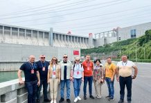 Делегация социалистов посетила крупнейшую в мире гидроэлектростанцию в городе Ичан