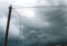 Жители центра и юга Молдовы остались без света из-за непогоды