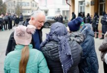 Игорь Додон прибыл в суд Страшен, чтобы поддержать задержанных в Деренеу