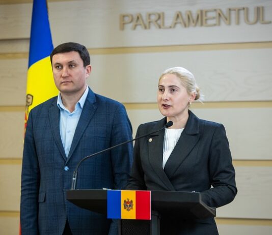 Депутаты ПСРМ обвинили Минобразования в политическом давлении на учителей