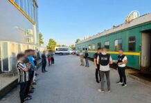 В парламенте пройдут слушания после выявления иностранных рабочих, проживающих в переоборудованных вагонах