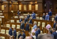 Парламент Молдовы почтил минутой молчания память воинов, погибших при освобождении страны от фашистских захватчиков