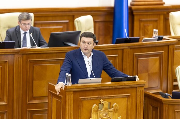 012 Sedinta Parlamentului (2)