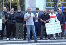 «Дискриминация спортсменов»: тренеры и родители провели акцию протеста у правительства